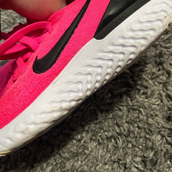 NIKE running shoes - Picture 3 of 6